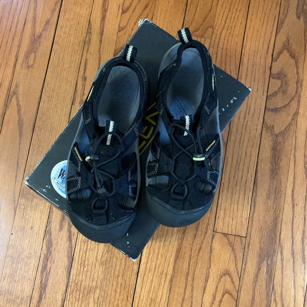 KEEN Venice H2 Women’s Black, size 5.5